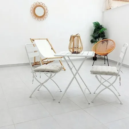 Boho With Patio In Centre And Close To Apartman *